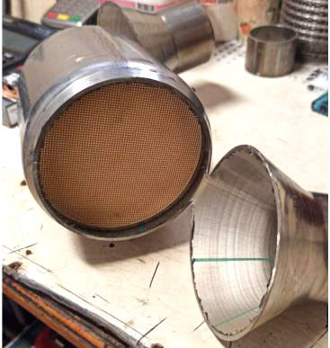 Mua 300 CPI - Máy xúc tác ba chiều Hệ thống lọc khí thải ô tô đáp ứng tiêu chuẩn EURO 6 sản xuất trực tuyến